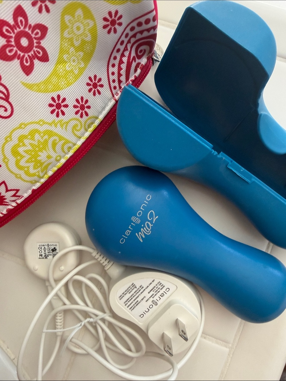Clarisonic Mia 2 Blue Facial Cleansing Device with Travel Case